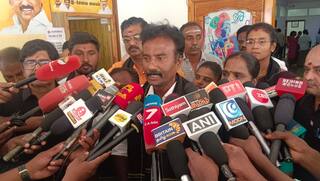 இப்போ கேட்டா அடுத்த கூட்டத்திற்கு தர்றோம்கிறாங்க... வெளிநடப்பிற்கு பின் அதிமுக கவுன்சிலர் பேட்டி