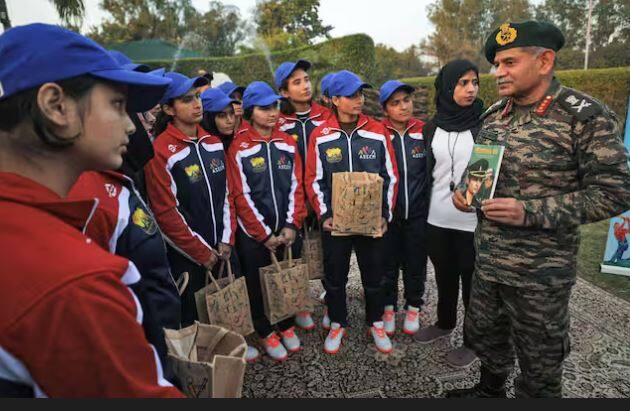 ਲੈਫਟੀਨੈਂਟ ਜਨਰਲ ਉਪੇਂਦਰ ਦਿਵੇਦੀ ਇਸ ਸਮੇਂ ਥਲ ਸੈਨਾ ਦੇ ਉਪ-ਮੁੱਖੀ ਵਜੋਂ ਸੇਵਾ ਨਿਭਾਅ ਰਹੇ ਹਨ। ਰੱਖਿਆ ਸੂਤਰਾਂ ਅਨੁਸਾਰ ਉਪੇਂਦਰ ਦਿਵੇਦੀ ਦੇ ਥਲ ਸੈਨਾ ਮੁਖੀ ਬਣਨ ਤੋਂ ਬਾਅਦ ਲੈਫਟੀਨੈਂਟ ਜਨਰਲ ਐਨਐਸ ਰਾਜਾ ਸੁਬਰਾਮਣੀ ਨੂੰ ਭਾਰਤੀ ਸੈਨਾ ਦੇ ਉਪ ਸੈਨਾ ਮੁਖੀ ਦੇ ਅਹੁਦੇ 'ਤੇ ਨਿਯੁਕਤ ਕੀਤਾ ਜਾਵੇਗਾ।