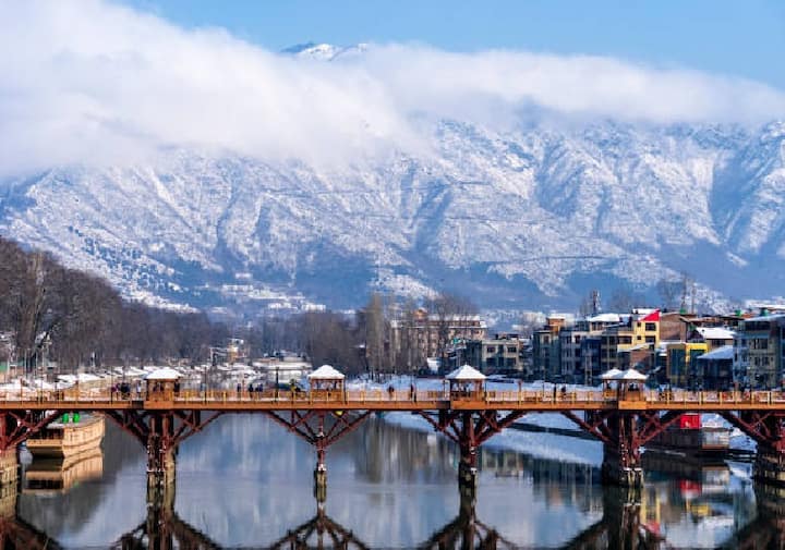 इस पूरे ट्रिप में आपको श्रीनगर, सोनमर्ग, पहलगाम और गुलमर्ग घूमने का मौका मिल रहा है. यह Comfort पैकेज है.