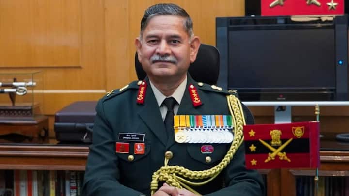 Indian Army: लेफ्टिनेंट जनरल उपेंद्र द्विवेदी नए सेनाध्यक्ष होंगे. वह इस समय उप सेना प्रमुख के पद पर कार्यरत हैं. इसके अलावा सेना में कई और बदलाव भी देखने को मिल सकता है.