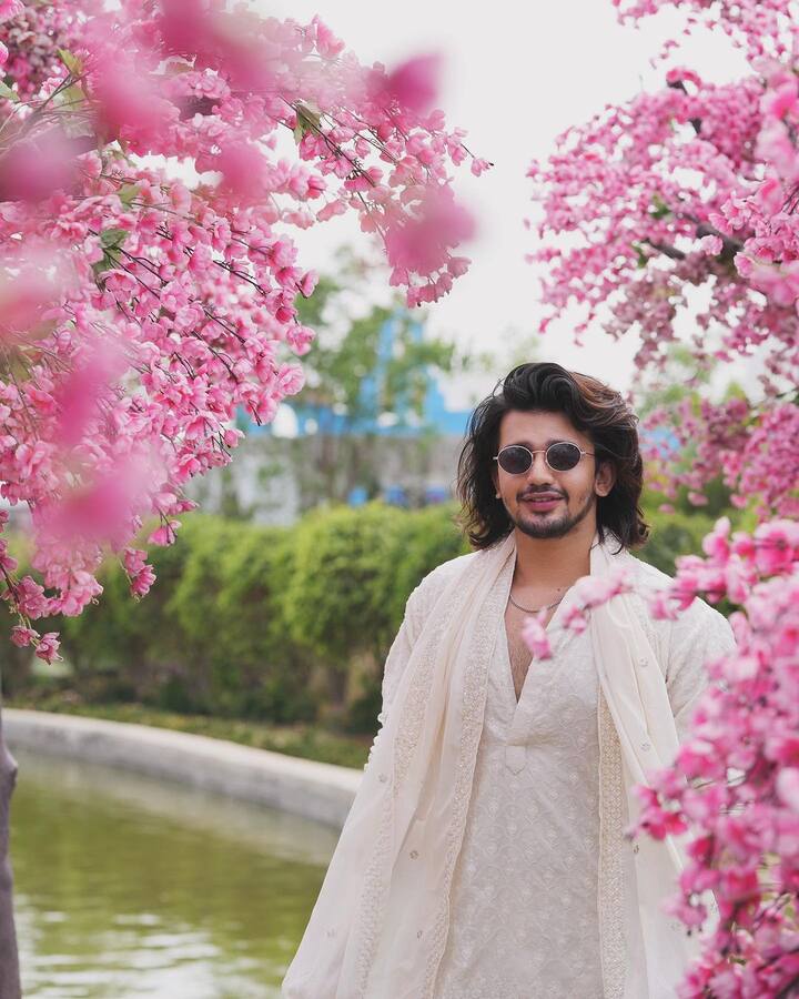 विशाल शुरुआत में अपनी टीम के साथ डांस वीडियोज ही शेयर करते थे. इसके बाद धीरे-धीरे उन्होंने  फैशन और लाइफस्टाइल से जुड़ा कॉन्टेंट भी बनाने शुरू कर दिया. जिसकी वजह से वो कुछ ही वक्त में सोशल मीडिया पर फेमस हो गए.