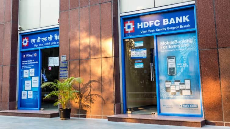 HDFC Bank के ग्राहक ध्यान दें, एक महीने बाद आपको देना होगा ज्यादा चार्ज