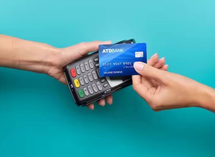 पीएनबी रुपे प्लॅटिनम डेबिट कार्डच्या लाउंज अॅक्सेसच्या नियमांतही बदल करण्यात येणार आहेत. आता ग्राहकांना एका तिमाहीत 1 देशांतर्गत एयरपोर्ट लाउंज अॅक्सेस मिळणार आहे.