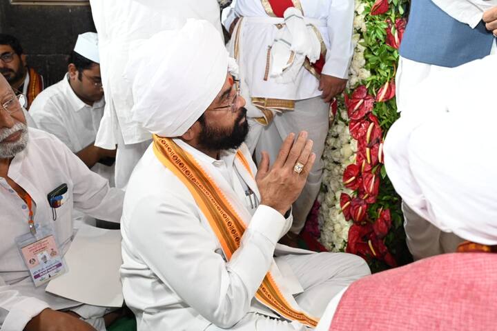 वारकऱ्यांच्या विविध मागण्यांबाबत सकारात्मक निर्णय घेण्यात येईल, असे मुख्यमंत्री शिंदे यावेळी म्हणाले.