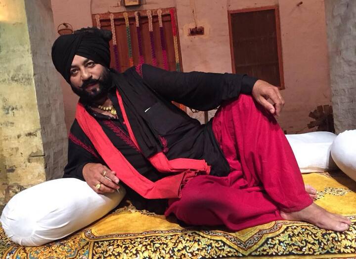 ਦੱਸਣਯੋਗ ਹੈ ਕਿ ਚਰਨਜੀਤ ਸੰਧੂ ਨੇ 'ਬਦਲਾ ਜੱਟੀ ਦਾ', 'ਕਠਪੁੱਤਲੀ', 'ਕੀ ਬਣੂੰ ਦੁਨੀਆ ਦਾ', 'ਤੂਫਾਨ ਸਿੰਘ', 'ਅੰਗਰੇਜ਼' ਸਣੇ ਕਈ ਵੱਡੇ ਪੱਧਰ ਦੀਆਂ ਫ਼ਿਲਮਾਂ 'ਚ ਕੰਮ ਕੀਤਾ ਸੀ।