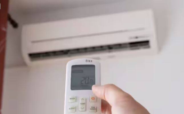 But if the rain is heavy then you should turn off the AC for some time because in such a situation water can enter the AC which can cause wiring problems and the AC can get damaged.