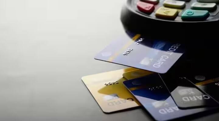 अॅक्सिस बँकने सर्व सिटी बँक क्रेडिट कार्ड होल्डर्सना त्यांचे क्रेडिट कार्ड अकाऊंट 15 जुलैपर्यंत ट्रान्सफर करण्याचे सांगितले आहे.