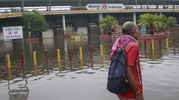 88 year old record broken in first monsoon rain five death died Delhi Weather News  Delhi Weather: दिल्ली में मानसून की पहली बारिश में टूटा 88 साल पुराना रिकॉर्ड, अलग-अलग हादसों में 5 लोगों की मौत