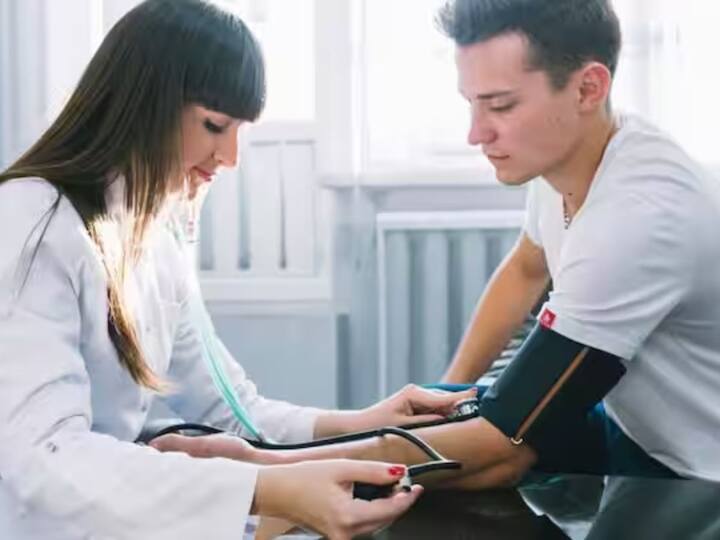 ਇਹ ਸਾਰੇ ਕਾਰਨ ਦਿਲ ਦੀ ਬੀਮਾਰੀ ਲਈ ਖਤਰਨਾਕ ਸਾਬਤ ਹੋ ਸਕਦੇ ਹਨ। ਜਿਹੜੇ ਲੋਕ ਅਕਸਰ ਦਿਲ ਦੇ ਦਰਦ ਦੀ ਸ਼ਿਕਾਇਤ ਕਰਦੇ ਹਨ. ਉਨ੍ਹਾਂ ਨੂੰ ਟੈਸਟ ਕਰਵਾਉਣਾ ਚਾਹੀਦਾ ਹੈ।