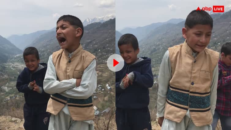 Mujhe pyar hua tha in Mountain 10 year old child sang a wonderful song without tune video goes viral Video: इस उम्र में हम कविता भी नहीं गा पाते थे, बच्चे ने गाया मुझे प्यार हुआ था तो हैरान होकर बोले यूजर्स,देखें वीडियो