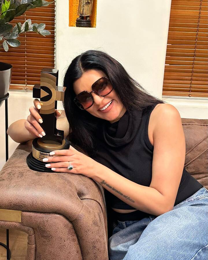 जवळच्या सुत्रांकडून मिळालेल्या माहितीनुसार, जन्मतारीख त्याच्या हृदयविकाराशी संबंधित आहे. अभिनेत्रीला गेल्या वर्षीच्या सुरुवातीला हृदयविकाराचा झटका आला होता.