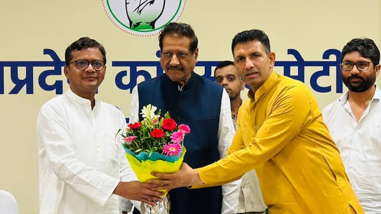 MP Lok Sabha Electon Result 2024 Congress Prithviraj Chavan Reached Bhopal Jitu Patwari Review poor performance मध्य प्रदेश में लोकसभा चुनाव में मिली हार के कारण तलाश रही कांग्रेस, जीतू पटवारी बोले- 'जब तक...'