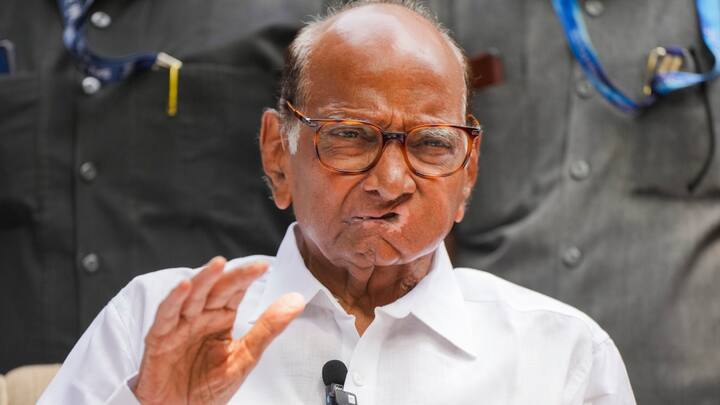 NCP (सपा) अध्यक्ष शरद पवार ने शनिवार (29, जून) को महाराष्ट्र में किसी एक नेता को मुख्यमंत्री पद के उम्मीदवार के रूप में पेश किए जाने की बात को खारिज कर दिया है.
