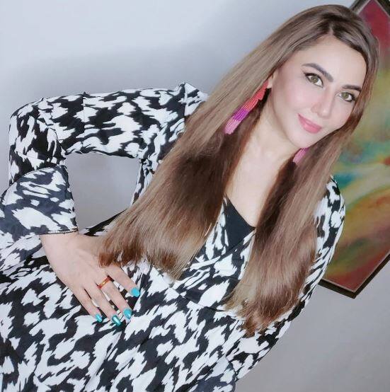 'कुसुम' के अलावा 'अलादीन', 'क्राइम पेट्रोल', 'मिस्टर एंड मिसेज टीवी', 'जाना ना दिल से दूर' जैसे कई सीरियल में नजर आने वाली एक्ट्रेस नौशीन अली आज किसी पहचान की मोहताज नहीं हैं. लेकिन अपने डेब्यू सीरियल से लेकर अब तक नौशीन के लुक में खासा बदलाव आया है. नौशीन इतना बदल गईं है कि उन्हें पहचानना तक मुश्किल है.