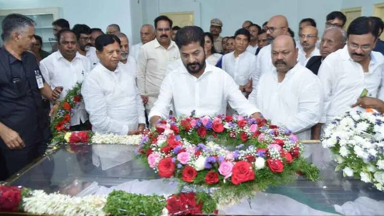 Telangana CM Revanth Reddy pays tributes to D Srinivas in Nizamabad Revanth Reddy: డీఎస్‌‌కు రేవంత్ రెడ్డి నివాళి - ఆయన ఫ్యామిలీకి అండగా కాంగ్రెస్: సీఎం