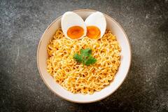 Egg Fried Noodles: इस आसान रेसिपी को फॉलो कर घर पर बनाएं एग फ्राइड नूडल्स, कम समय में होगी डिश तैयार