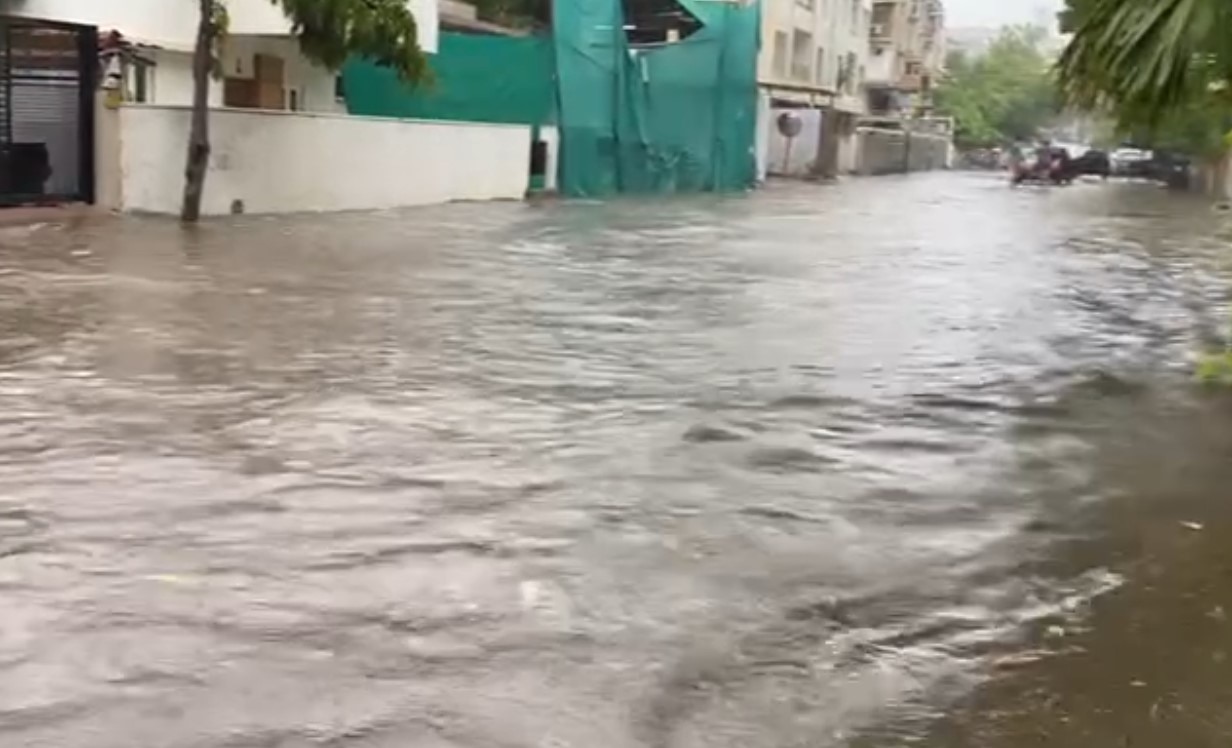 Ahmedabad Rain: 2 ઈંચ વરસાદમાં જ મુખ્યમંત્રીનું શહેર ફેરવાયું બેટમાં, પ્રિ મોન્સુનના દાવા પોકળ