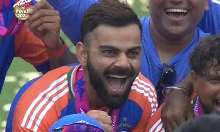 வெற்றி பெற்ற இந்திய அணியினர் கண்கலங்கி, ரசிகர்களை நெகிழ்ச்சி அடைய செய்தனர். இந்திய ஜனாதிபதி முர்மு, இந்திய பிரதமர் மோடி, காங்கிரஸ் முன்னாள் தலைவர் ராகுல் காந்தி, தமிழக முதல்வர் ஸ்டாலின், பாஜக மாநிலத்தலைவர் அண்ணாமலை, முன்னாள் நிதியமைச்சர் பா.சிதம்பரம், முன்னாள் அமைச்சர் விஜயபாஸ்கர், முன்னாள் அமைச்சர் ஜெயக்குமார், காங்கிரஸ் மாநிலத்தலைவர் செல்வப்பெருந்தகை, பாஜக மகளிரணி தேசியத் தலைவி வானதி சீனிவாசன் உள்ளிட்ட பல அரசியல் தலைவர்கள் இந்திய கிரிக்கெட் அணிக்கு வாழ்த்து தெரிவித்தனர். (Photo Credits : PTI)