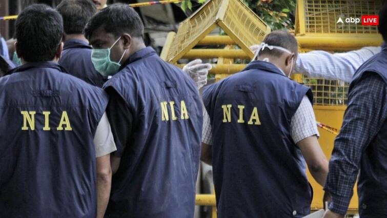 NIA Raid: हिज्ब उत-तहरीर से जुड़े केस में NIA की बड़ी कार्रवाई, तमिलनाडु में 12 जगहों पर रेड, जानिए क्या है पूरा मामला NIA conducting Raid at 12 locations in Tamilnadu in connection with the Hizb-ut-Tahrir case NIA Raid: हिज्ब उत-तहरीर से जुड़े केस में NIA की बड़ी कार्रवाई, तमिलनाडु में 12 जगहों पर रेड, जानिए क्या है पूरा मामला