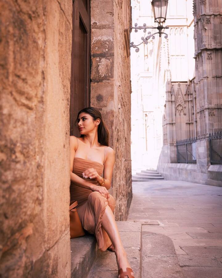 మౌనిరాయ్ (Image credit: MouniRoy/Instagram)
