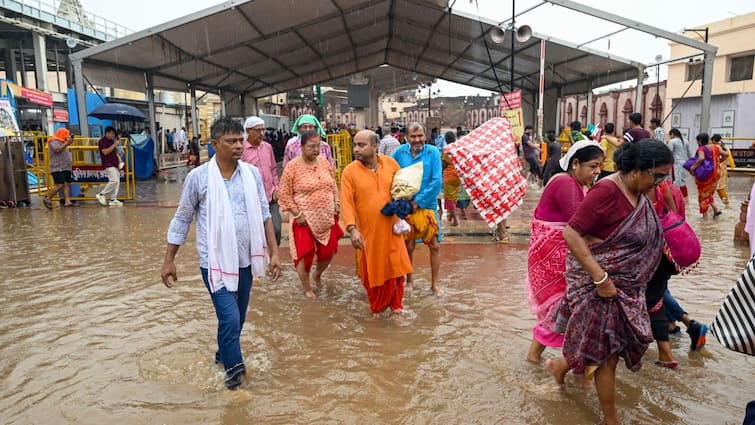 Ayodhya Waterlogging UP Govt Suspends 6 Civic Officials SP MP Awadhesh Prasad Demands High-Level Probe Ayodhya Waterlogging: UP Govt Suspends 6 Civic Officials, SP MP Demands High-Level Probe