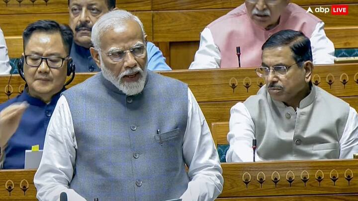 उन्होंने कहा कि मैंने 29 साल तक संसद को कवर किया है. मैंने आज तक नहीं देखा कि स्पीकर और डिप्टी स्पीकर में कोई अंतर्विरोध हुआ हो. मगर, आज की राजनीति ऐसी है कि ना तो आप स्पीकर के आचरण पर कह सकते हैं और न ही डिप्टी स्पीकर के.