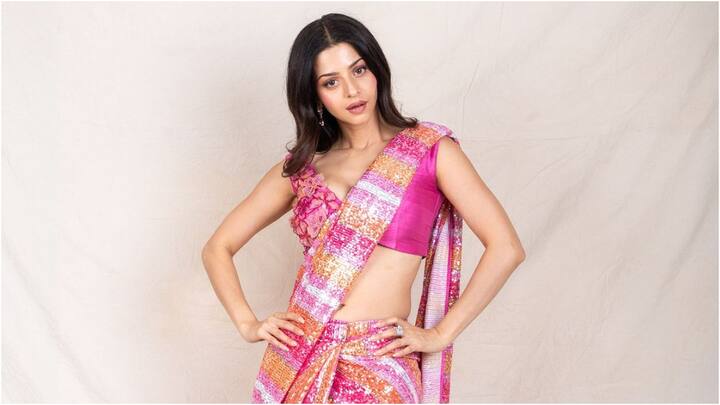 Vedhika in Pink Saree: సుదీర్ఘ విరామం తర్వాత నటి వేదిక డిజిటల్‌ ఎంట్రీ ఇచ్చింది. యక్షిణి వెబ్‌ సిరీస్‌తో మళ్లీ ప్రేక్షకుల ముందుకు వచ్చిన ఈ ముంబై బ్యూటీ అప్పటి నుంచి సోషల్‌ మీడియాలో సందడి చేస్తుంది.