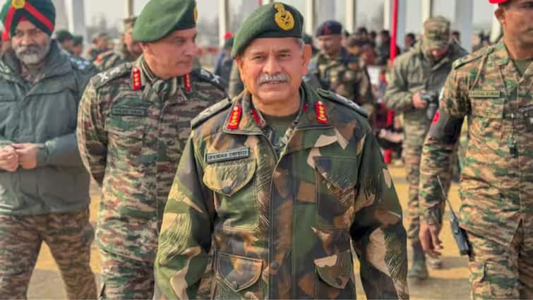General Upendra Dwivedi takes over as the 30th Chief of the Army Staff CHIEF OF THE ARMY: மனோஜ் பாண்டே ஓய்வு! ராணுவ தலைமை தளபதியாக பொறுப்பேற்ற உபேந்திர திவேதி!