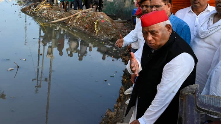 Samajwadi Party MP Awadhesh Prasad Reached Ayodhya to inspect Rampath and expressed displeasure रामपथ का निरीक्षण करने पहुंचे सपा सांसद अवधेश प्रसाद, टूटी सड़कों को देखकर जाहिर की नारजगी