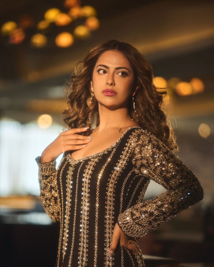 बहुत कम लोग ये जानते होंगे कि अविका गौर ने छोटी सी उम्र में एक्टिंग शुरू कर दी थी. उन्होंने टीवी पर सीरियल 'श्श्श्श्श... कोई है' से कदम रखा था. जो साल 2007 में आया था. इसके बाद वो 'राजकुमार आर्यन' की यंग राजकुमारी भैरवी बनी थीं.