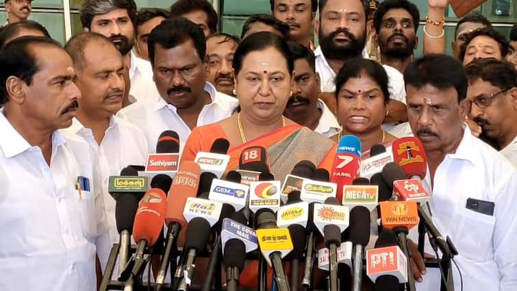 Premalatha Vijayakanth condemned that the minister himself admits that Tasmac liquor is not of good quality டாஸ்மாக் மதுபானத்தில் தரம் இல்லை என்பதை அமைச்சரே ஒப்புக் கொள்கிறார் - பிரேமலதா விஜயகாந்த் பேட்டி