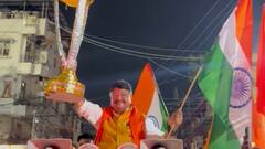 मंत्री कैलाश विजयवर्गीय ने ऐसे मनाया भारत की जीत का जश्न, हाथों में तिरंगा लेकर पहुंचे राजवाड़ा