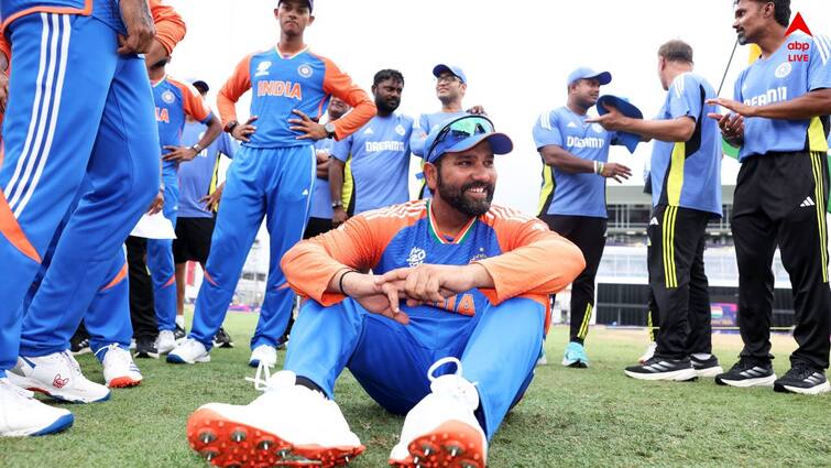 Rohit Shrama eats sand plants Indian flag after T20 World Cup 2024 win T20 World Cup 2024: পুঁতলেন পতাকা, খেলেন মাটি, বিশ্বজয়ী অভিনব সেলিব্রেশন অধিনায়ক রোহিত শর্মার