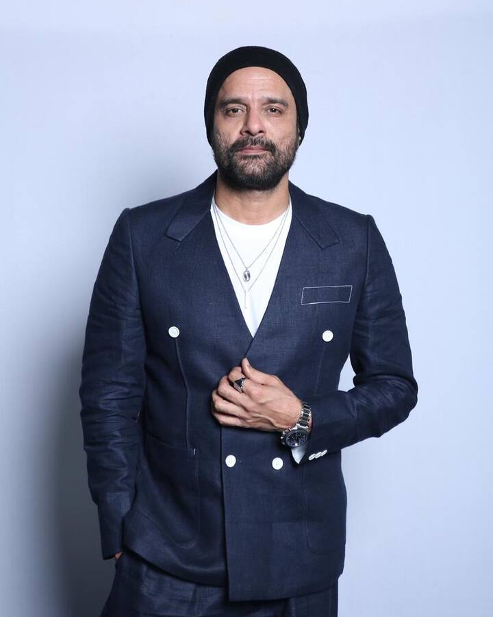जयदीर आगे कहते हैं- 'मुझे इस पर भरोसा करना था और इसे पहले अपने लिए राजी करना था और फिर दर्शकों को राजी करना था. मैं ये अपने डायरेक्टर, अपने राइटर और अपने कॉस्ट्यूम डिजाइनर की वजह से कर सका.'