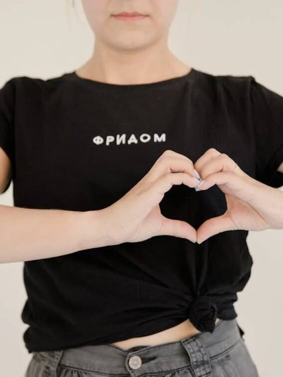 इमोजी में काला दिल किस के लिए होता है