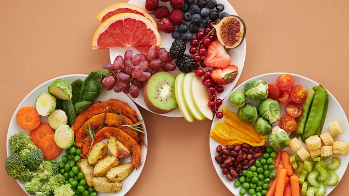 2. Balanced Diet: While shampoo and conditioner play an important role in external cleansing, a nutritious diet helps boost the health of hair follicles from the inside. Taking a well-balanced diet with the right amount of macro- and micronutrients is essential to offering nourishment to hair strands from the outside. In addition to primary sources of energy such as protein, carbs, and fats, keeping a close tab on the intake of important minerals and vitamins will also help with the health of your hair. (Image source: Canva)