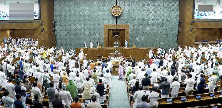 Parliament Session Second week starts from 1 july set to witness issues like NEET paper leak row Agnipath initiative and inflation Parliament Session: नीट पेपर लीक बनेगा संसद में 'अग्निपथ'! कल से सत्र में छिड़ सकता है सियासी संग्राम, जानें किन मुद्दों पर विपक्ष करेगा चर्चा