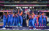 कर्णधार रोहित शर्माने जेव्हा टी20 विश्वचषकाची ट्रॉफी उंचावली, तो क्षण प्रत्येक भारतीयाच्या मनात कायम राहिल. (Image Source : PTI)
