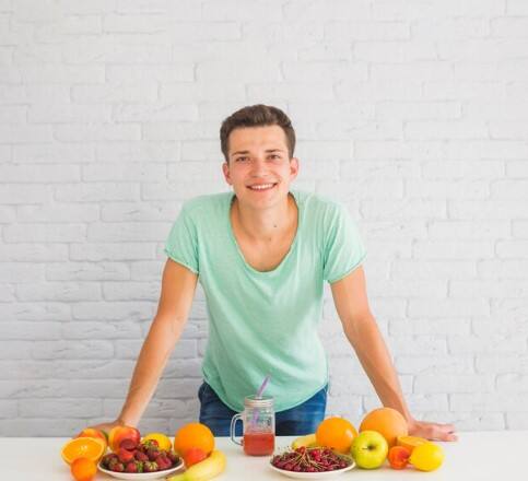 30 ਸਾਲ ਦੀ ਉਮਰ ਤੋਂ ਬਾਅਦ ਪੁਰਸ਼ ਆਪਣੀ ਡਾਈਟ ਦਾ ਖਾਸ ਧਿਆਨ ਰੱਖਣ ਕਿਉਂਕਿ ਇਸ ਉਮਰ ਤੋਂ ਬਾਅਦ ਜੇਕਰ ਸਹੀ ਡਾਈਟ ਨਾ ਲਈ ਜਾਵੇ ਤਾਂ ਕਈ ਤਰ੍ਹਾਂ ਦੀਆਂ ਬਿਮਾਰੀਆਂ ਹੋਣ ਲੱਗਦੀਆਂ ਹਨ। ਆਓ ਜਾਣਦੇ ਹਾਂ ਕਿ 30 ਸਾਲ ਦੀ ਉਮਰ ਤੋਂ ਬਾਅਦ ਪੁਰਸ਼ਾਂ ਨੂੰ ਆਪਣੀ ਡਾਈਟ 'ਚ ਕਿਹੜੇ ਵਿਟਾਮਿਨ ਸ਼ਾਮਲ ਕਰਨੇ ਚਾਹੀਦੇ ਹਨ।