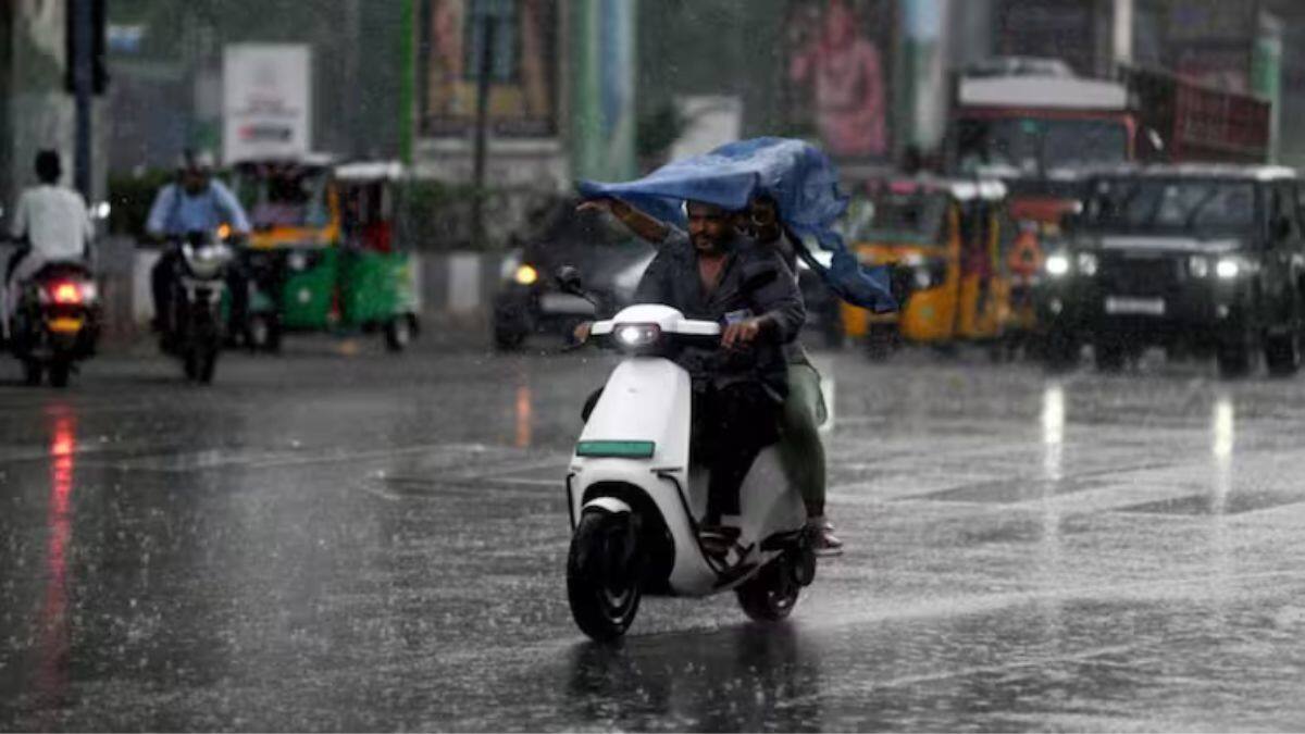 TN Rain: தமிழ்நாட்டில் அடுத்த 3 மணி நேரம்! 15 மாவட்டங்களில் மழைக்கு வாய்ப்பு? முழு விவரம்