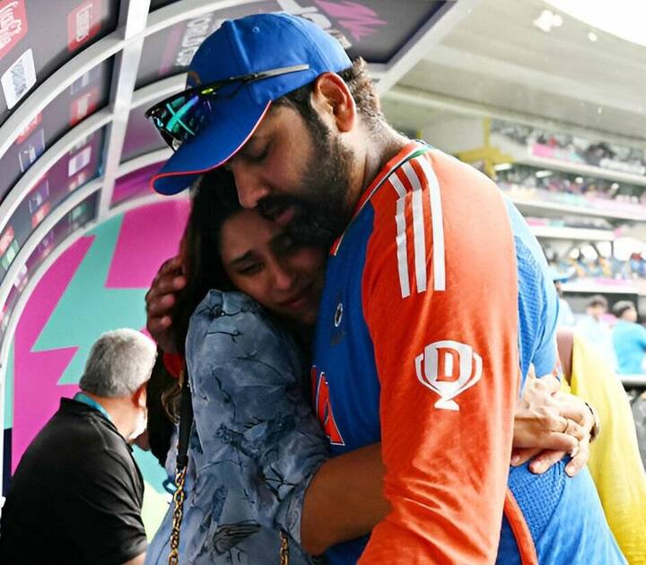 रोहित शर्मानं पत्नी रितिका सचदेव हिला विजयानंर मिठी मारत विजय साजरा केला.