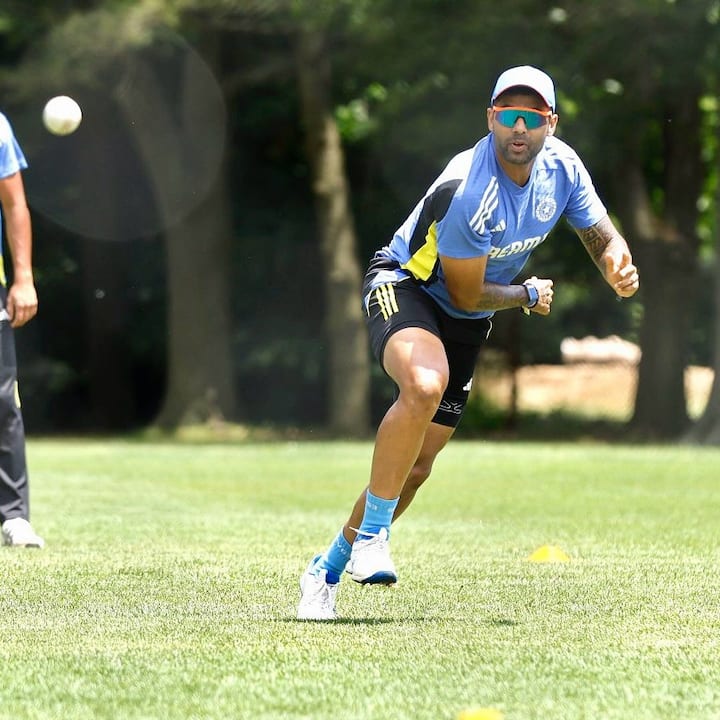 यामध्ये भारताचा मिस्टर 360 म्हणून ओळख असेलेल्या सूर्यकुमार यादवचे नाव प्राधान्याने घ्यावे लागेल. त्याने सीमारेषेवर घेतलेला अफलातून झेल भारतासाठी टर्निक पॉइंट ठरला.