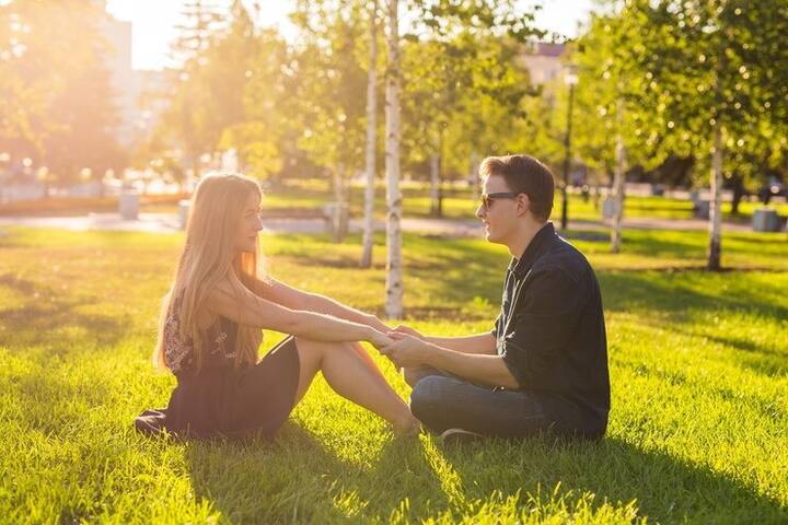 हर कपल अपने रिश्ते को हेल्दी और मजबूत बनाना चाहता है.