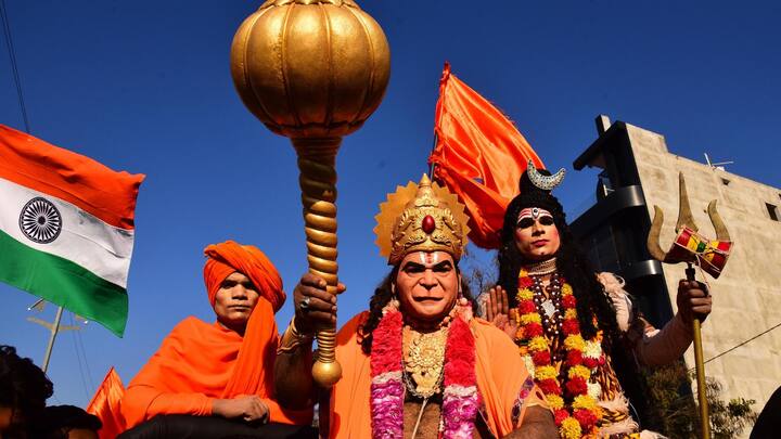 হনুমানকে পবনপুত্র হিসেবে উল্লেখ করা হলেও বাস্তবে তাঁর বাবার নাম কেশরী ও মায়ের নাম অঞ্জনা বা অঞ্জনী। তাই ভগবান হনুমানকে অঞ্জনীপুত্র হিসেবেও ডাকা হয়। (ছবি সৌজন্য- পিটিআই)