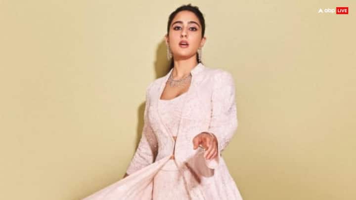 Fashion Tips: बॉलिवुड ऐक्ट्रेस सारा अली खान अपने स्टाइलिश लुक के लिए सोशल मीडिया पर काफी चर्चा में रहती है. सारा ट्रेडिशनल और वेस्टर्न दोनों ही लुक में बेहद प्यारी लगती है.