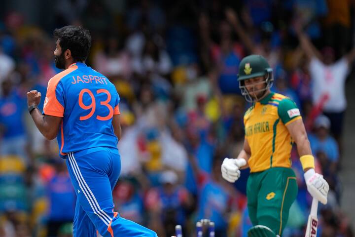 ભારત ચેમ્પિયન બન્યા પછી, બુમરાહે કહ્યું, સામાન્ય રીતે હું મારી લાગણીઓને કાબૂમાં રાખવા અને કામ પૂર્ણ કરવાનો પ્રયાસ કરું છું, પરંતુ આજે મારી પાસે શબ્દો નથી, હું સામાન્ય રીતે રમત પછી રડતો નથી, પરંતુ લાગણીઓ થઈ રહી છે. (તસવીર- પીટીઆઈ)