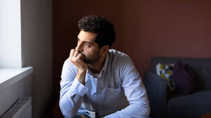 বন্ধুদের সঙ্গে বেরনোর প্ল্যান তো করে ফেলি। কিন্তু হাজার কাজের মধ্যে আলাদা করে সেজেগুজে মন চায় না আমাদের।