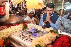उपमुख्यमंत्री देवेंद्र फडणवीस यांनी घेतले श्री संत ज्ञानेश्वर महाराज यांच्या पादुकांचे दर्शन