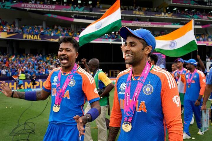 हार्दिक पांड्यानं 144 धावा केल्या तर त्यानं 11 विकेट घेतल्या. फायनलमध्ये त्यानं 3 विकेट घेतल्या.