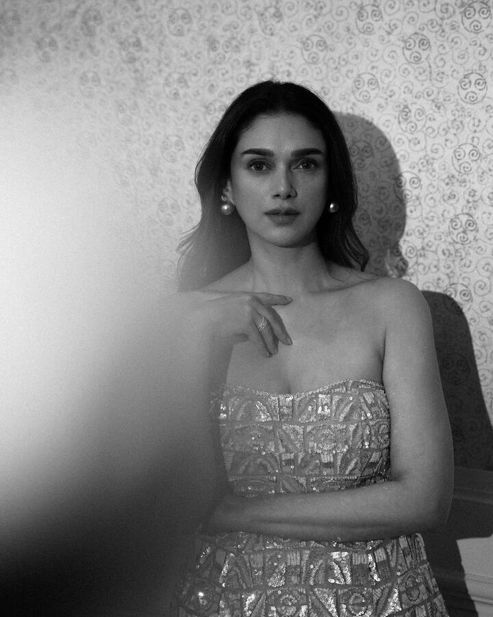 She captioned the pictures with a white heart.